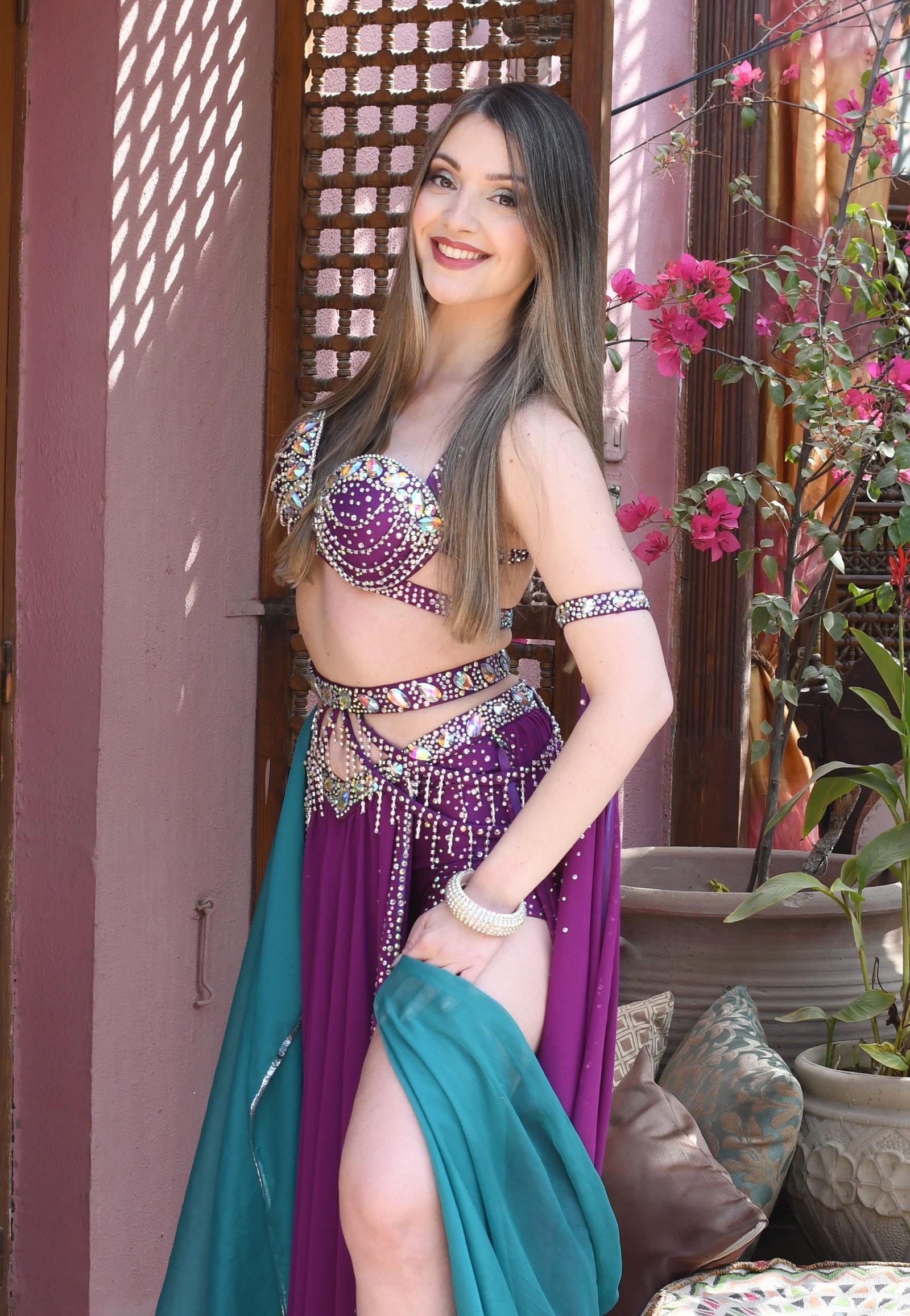 Belly dance Edinburgh teacher in a purple costume